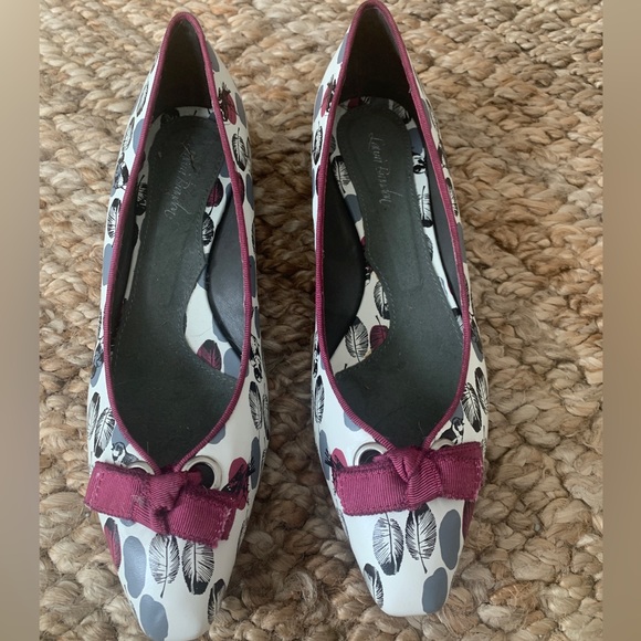 Flirty Kitten Heels - Picture 2 of 8